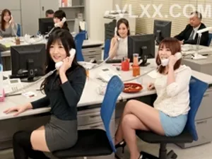 Cho người vợ đi làm thư ký để trả nợ