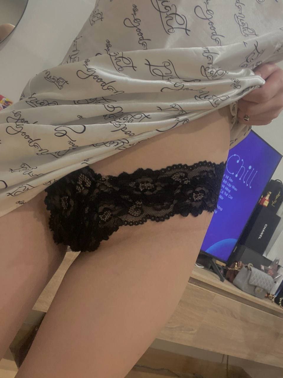 Vợ yêu vào viện chăm sóc ông chồng trở thành con mồi cho đám tội phạm hấp diêm