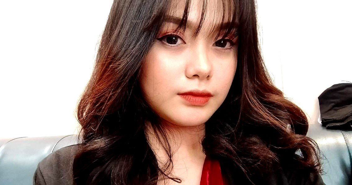 Bố phát hiện bạn của con gái đến ngủ nhờ thẩm du ở phòng khách